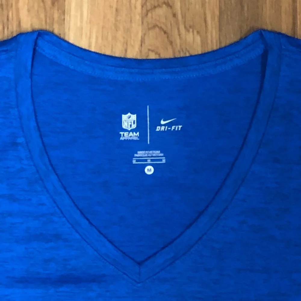 NWT Los Angeles Rams NFL Football Dri-Fit V-Neck Blue T-Shirt Medium